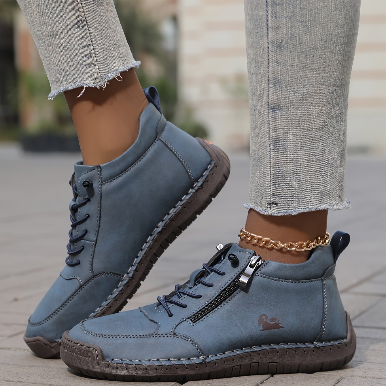 Women's Sneakers with Wide Toe Box and Supportive Sole - Navy