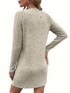 Einfarbiges geripptes Kleid, langärmeliges figurbetontes Strickkleid