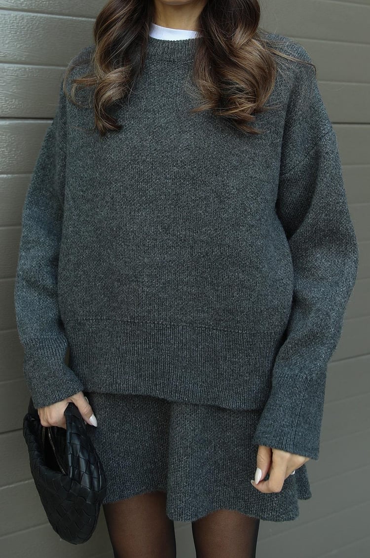 Schickes Strickpullover- und Minirock-Set für Damen