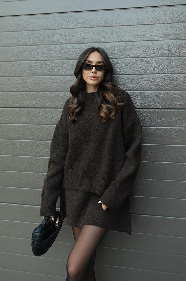Schickes Strickpullover- und Minirock-Set für Damen