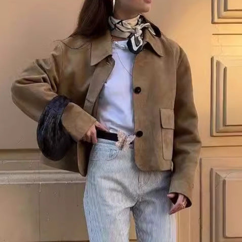 Kurze Damenjacke in Veloursleder-Optik mit Vordertaschen