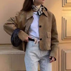 Kurze Damenjacke in Veloursleder-Optik mit Vordertaschen