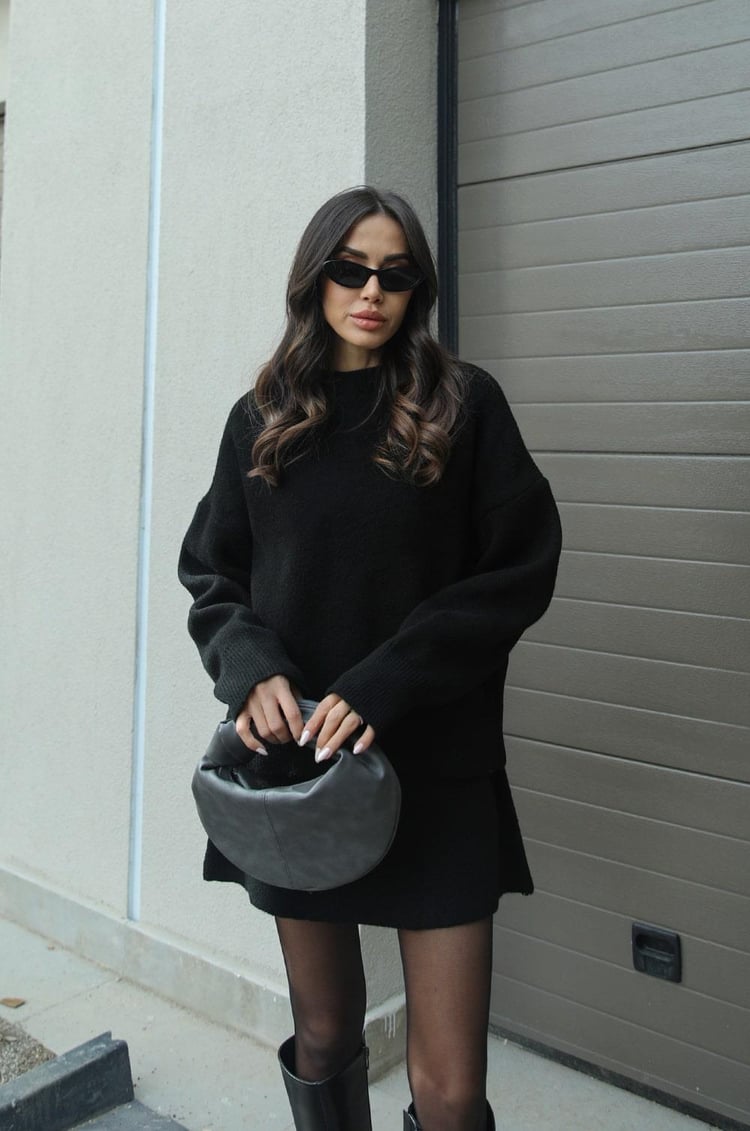 Schickes Strickpullover- und Minirock-Set für Damen