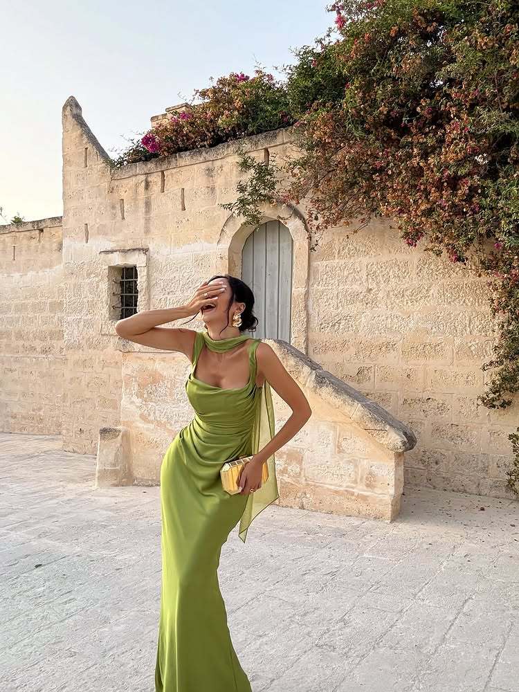 Sculpt Satin Contour Abendkleid