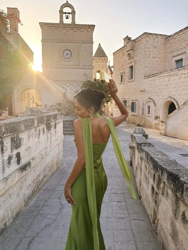 Sculpt Satin Contour Abendkleid