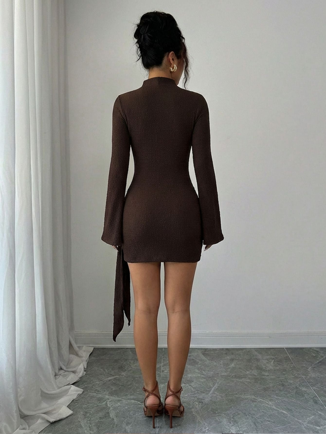 Sculpt Wickel-Akzent Mini-Kleid