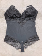 Spitzen-Hüftformender Bodysuit