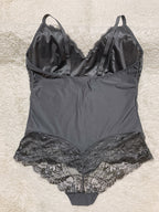 Spitzen-Hüftformender Bodysuit