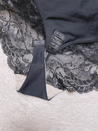 Spitzen-Hüftformender Bodysuit