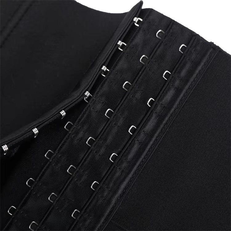 Hüftformende Shorts mit Hakenverschluss