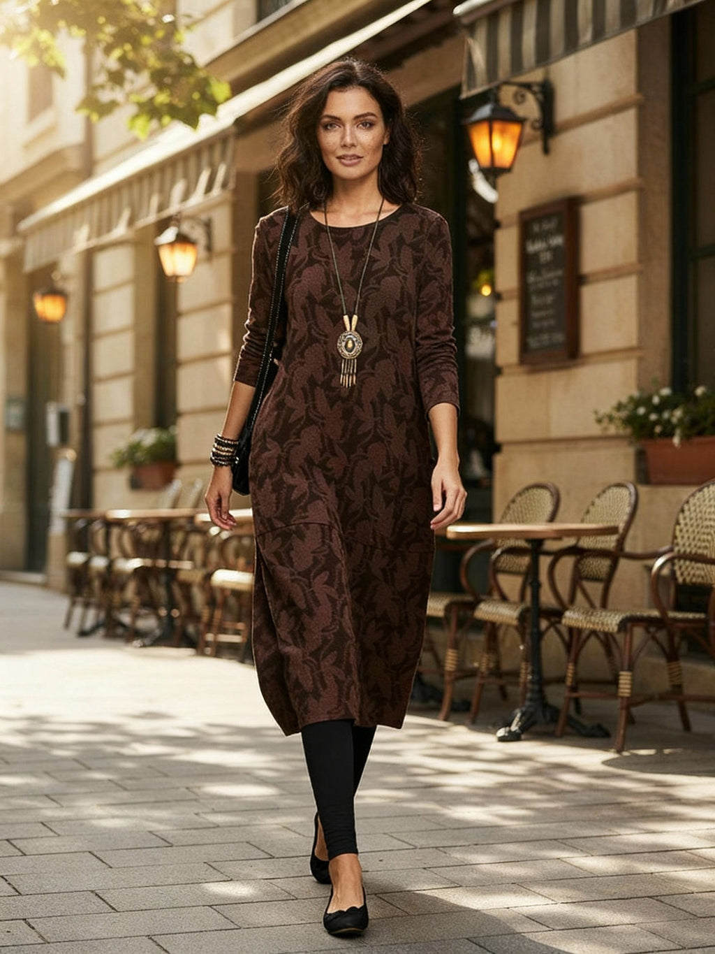 Elegantes langärmeliges Damenkleid mit Muster