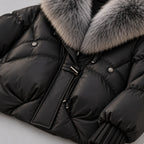Glänzende Damen-Steppjacke mit übergroßem Kunstfellkragen – kurze wattierte Jacke mit Knebelverschluss