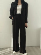 Women's Two-Piece Set for Autumn with Fitted Blazer in Wrinkle-Free Fabric and Stretch Pants - Black