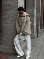 Eleganter Damen-Wollmantel im Oversize-Look mit passendem Schal