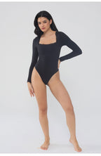 Langärmeliger Bodysuit mit Spitzenkragen