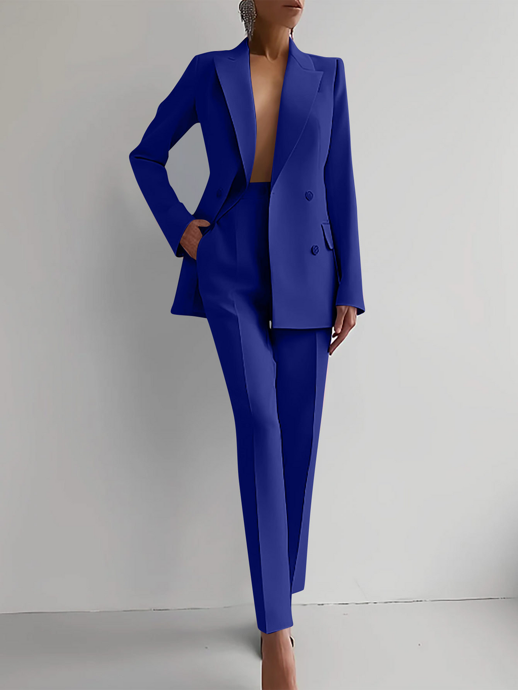 Women's Suit with Fitted Cut, Premium Material and Warming Fit - Perfect for Autumn - Blue