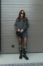 Schickes Strickpullover- und Minirock-Set für Damen