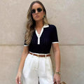 Damen-Poloshirt aus geripptem Strick, tailliert