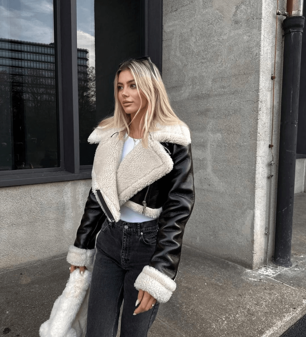 Ladies' leather jacket with elegant fur trim – Stylish through the cold season