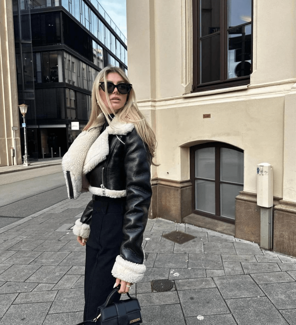 Ladies' leather jacket with elegant fur trim – Stylish through the cold season