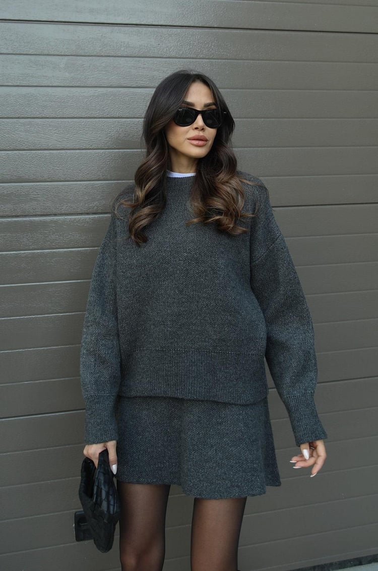 Schickes Strickpullover- und Minirock-Set für Damen