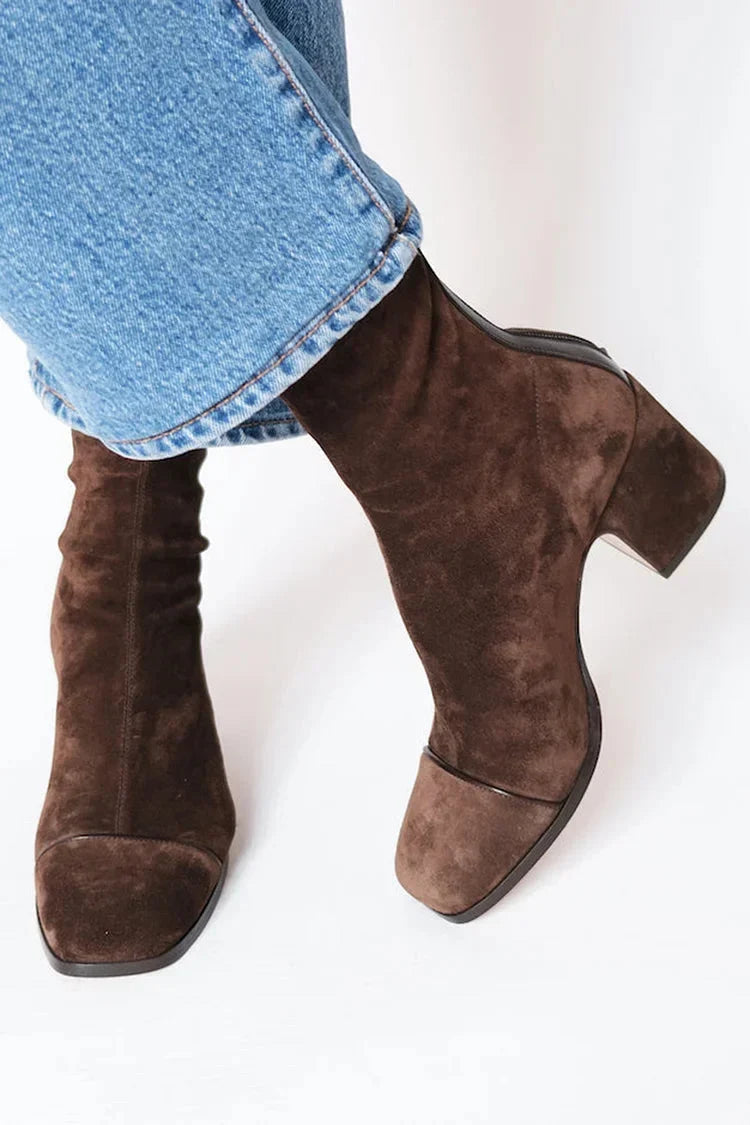 Damen-Stiefeletten aus Veloursleder mit seitlichem Reißverschluss und eckiger Zehenpartie