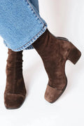 Damen-Stiefeletten aus Veloursleder mit seitlichem Reißverschluss und eckiger Zehenpartie