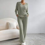 Two-Piece Knit Set with V-Neck Sweater & Pants | Perfect for Autumn & Winter - Green