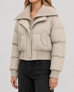 Kurze Steppjacke mit Strickkragen für Damen