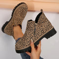 Damen-Ankle-Boots aus Leoparden-Veloursleder mit seitlichem Reißverschluss und grober Profilsohle