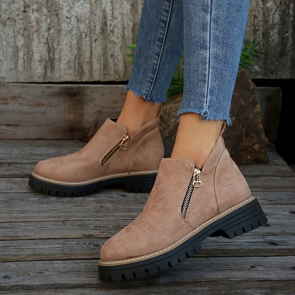 Damen-Ankle-Boots aus Leoparden-Veloursleder mit seitlichem Reißverschluss und grober Profilsohle