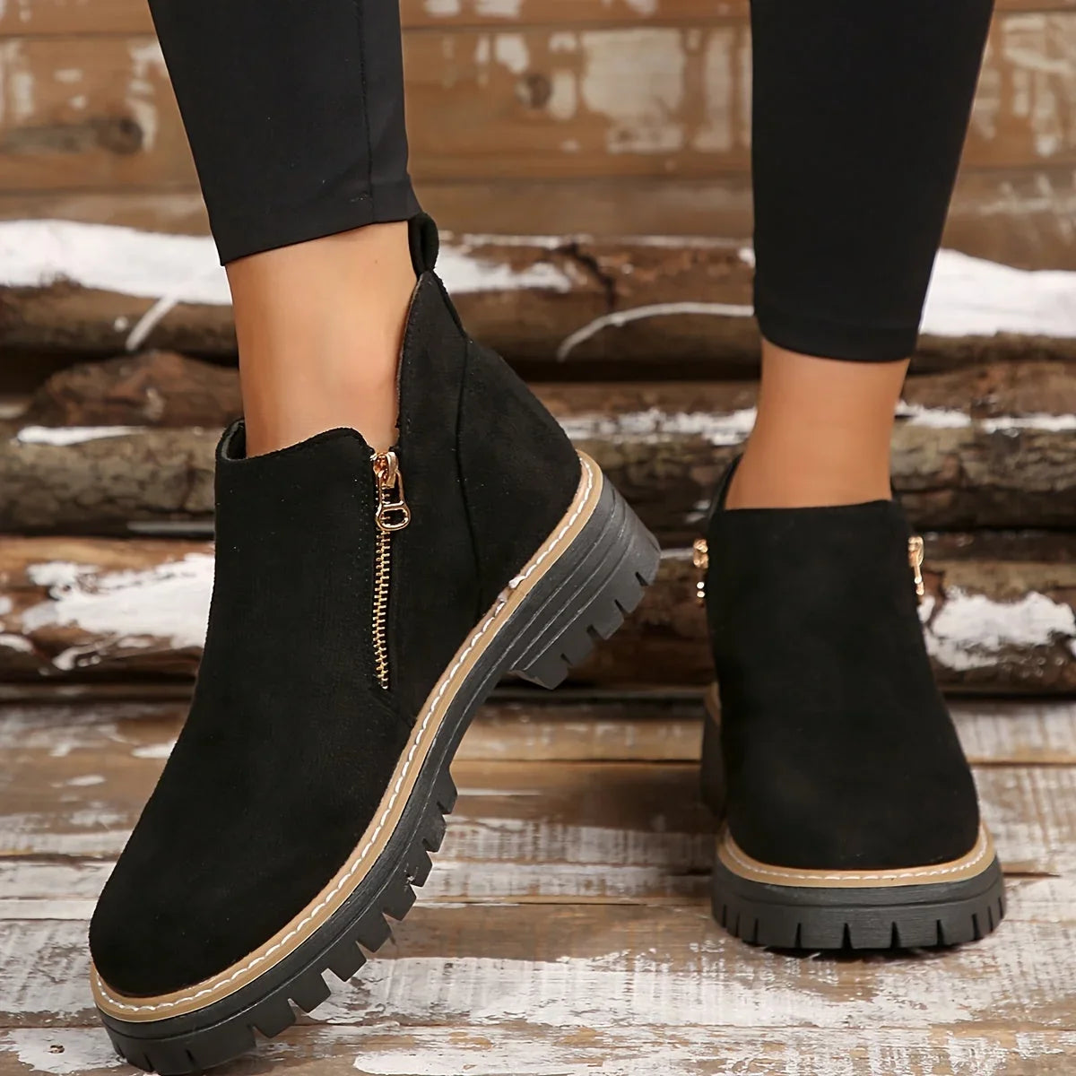 Damen-Ankle-Boots aus Leoparden-Veloursleder mit seitlichem Reißverschluss und grober Profilsohle