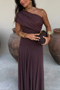 Elegantes Maxikleid mit One-Shoulder-Partie und Faltenwurf