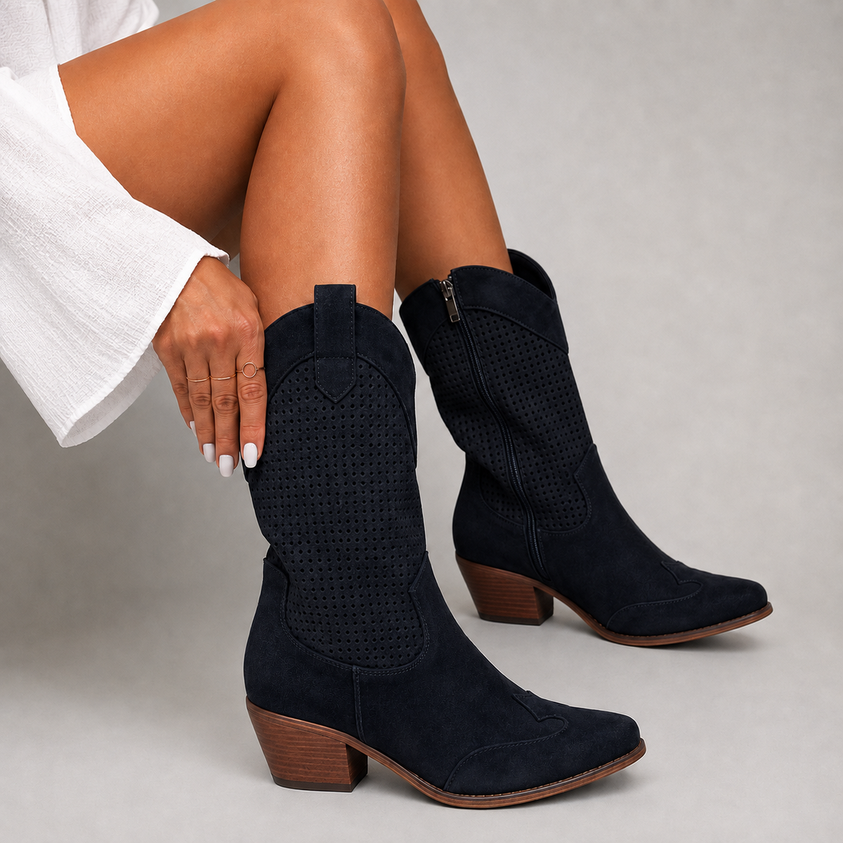 Women's orthopedic ankle boots in western style with suede look and heel