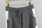 Damen-Loungewear in Color-Block-Optik mit Stehkragen und zulaufender Hose