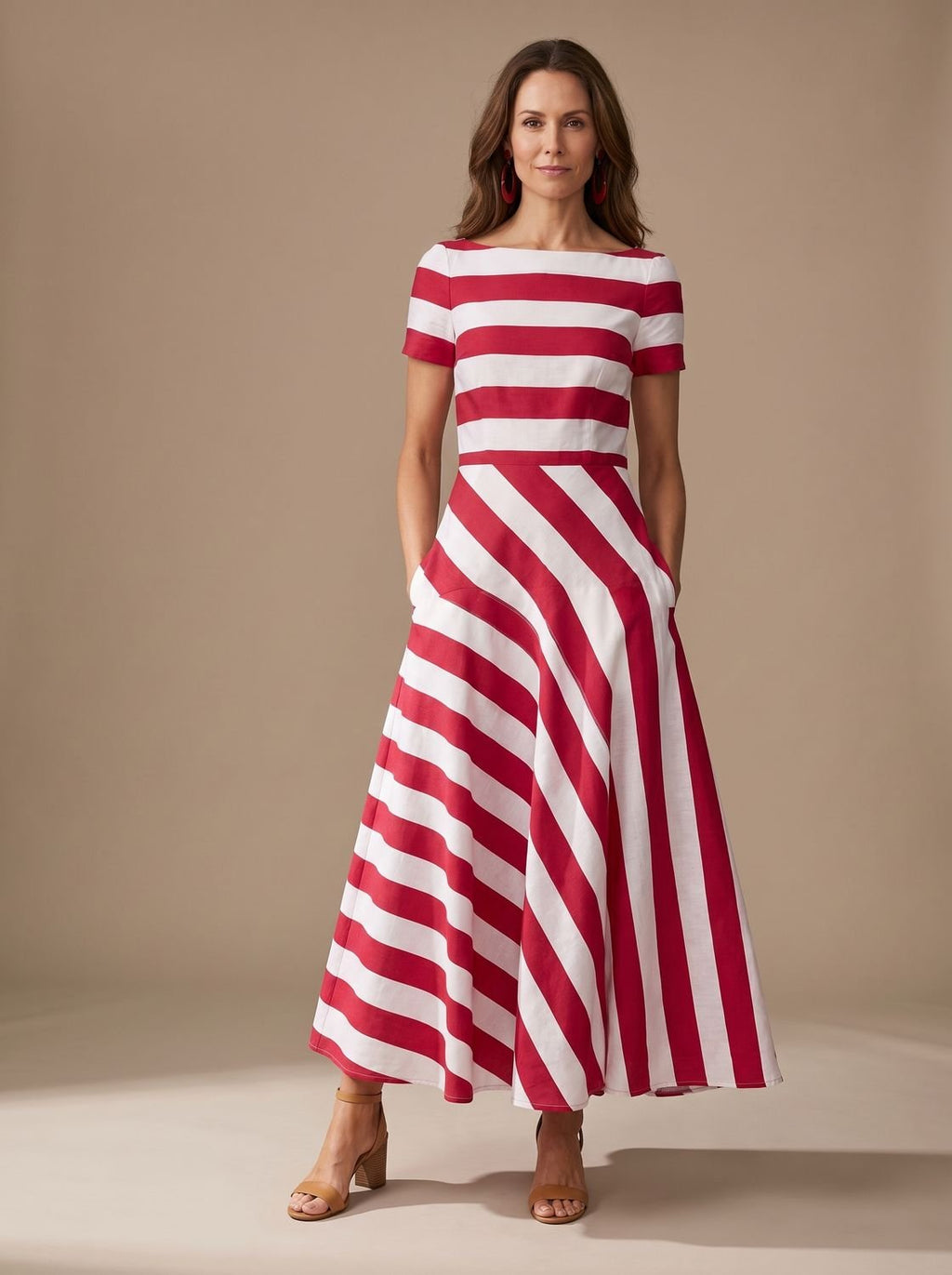 Gestreiftes Maxi-Kleid mit kurzem Arm und U-Boot-Ausschnitt für Damen