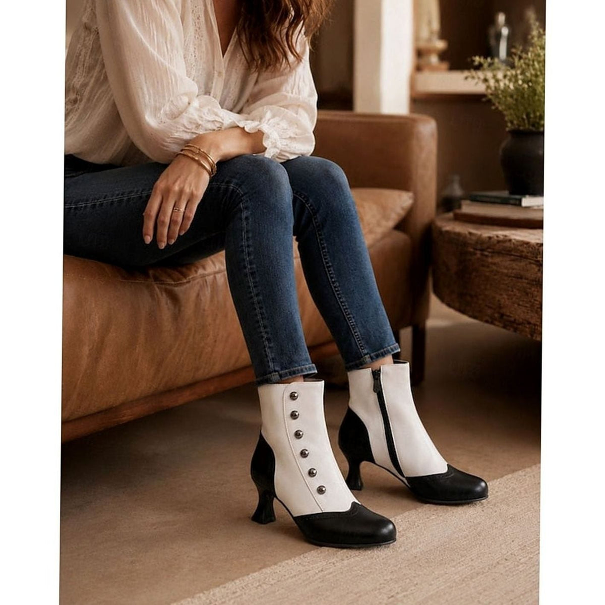 Zweifarbige Vintage-Stiefeletten mit Knopfleiste und Spool-Absatz für Damen